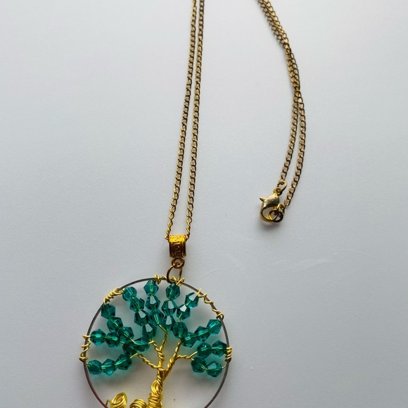 Green crystal beaded tree of life necklace - Picture 2 of 3